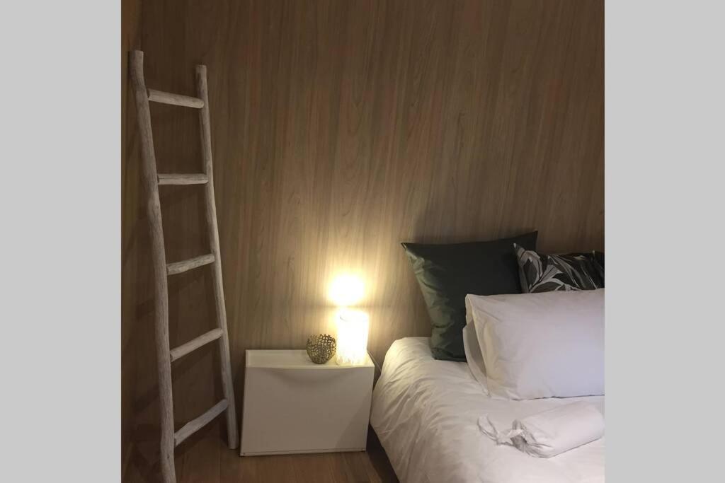 Adorable Cabane Dans Un Espace Boise Saint-Junien Luaran gambar