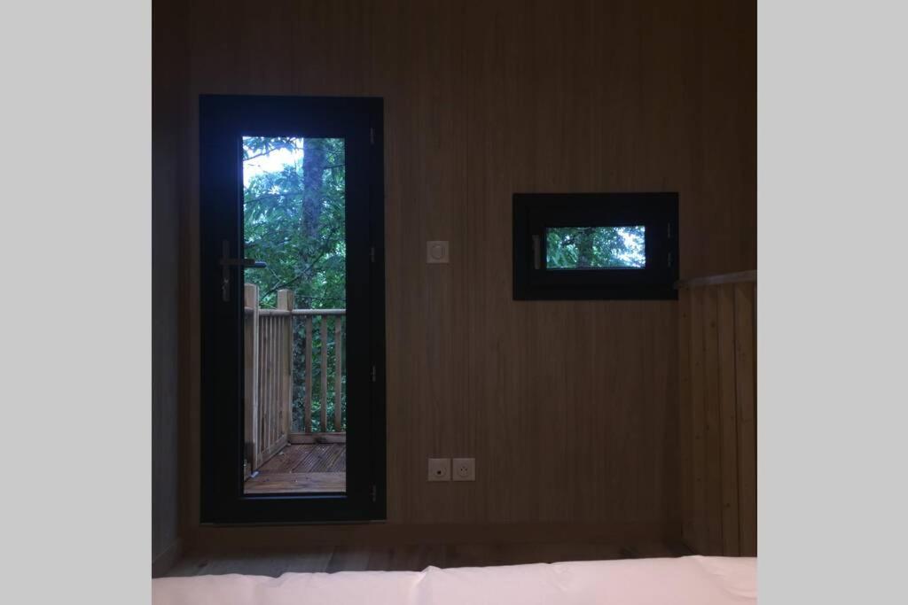 Adorable Cabane Dans Un Espace Boise Saint-Junien Luaran gambar